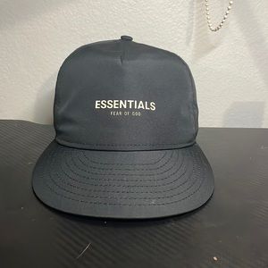 ESSENTIAL Fear Of God RC 950 Cap.